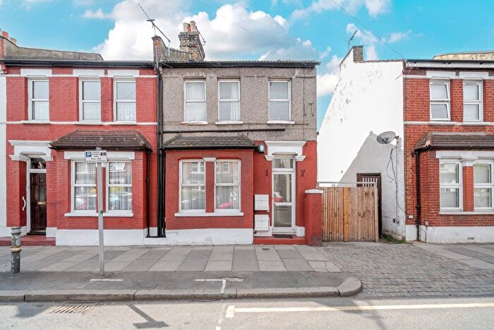 1 Bedroom Flat For Sale In Haydons Road, Wimbledon, London, SW19