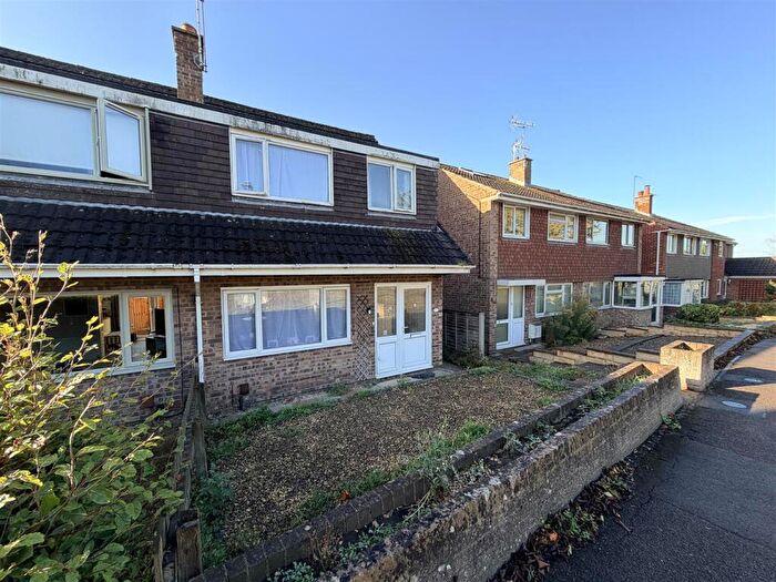 3 Bedroom Semi Detached House For Sale In Wymans Brook Cheltenham, GL50