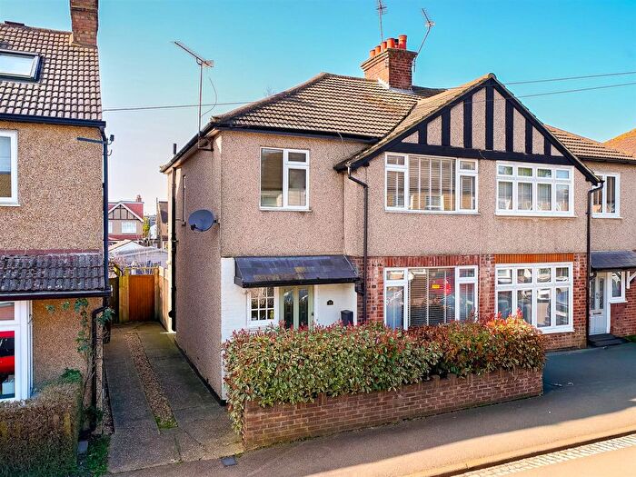 3 Bedroom Semi Detached House For Sale In Beresford Road, St. Albans, AL1