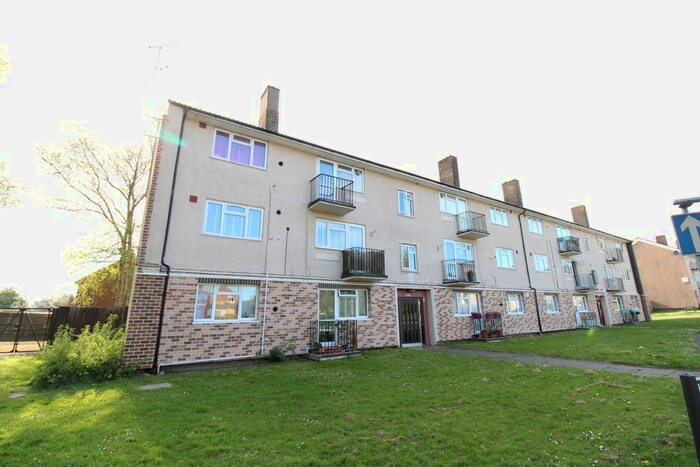 2 Bedroom Flat To Rent In Tadworth, Surrey, KT20