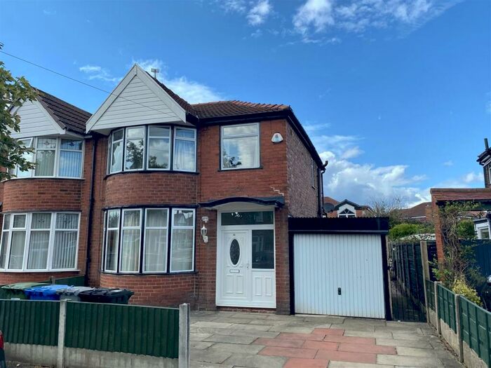 3 Bedroom Semi-Detached House To Rent In Chestnut Drive, Sale, M33