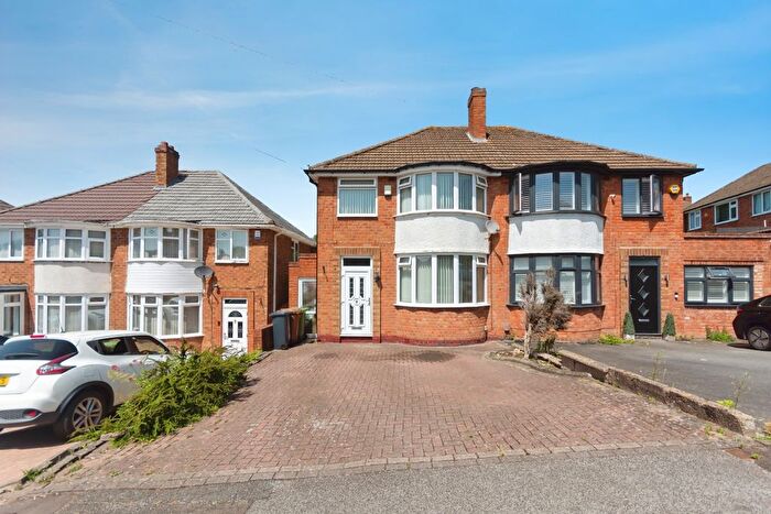 3 Bedroom Semi Detached House For Sale In Eden Road, Solihull, West Midlands, B92