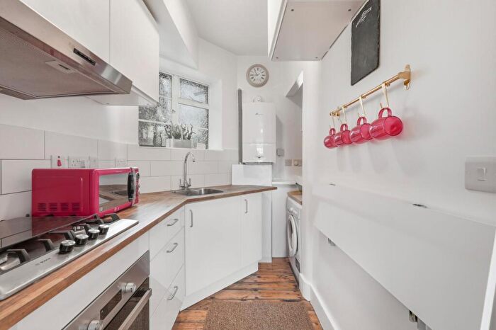 2 Bedroom Flat For Sale In Evelyn House, Greatorex Street, E1