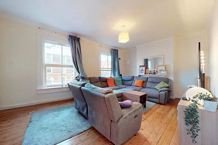 2 Bedroom Flat For Sale In Seven Sisters Road, London, N4