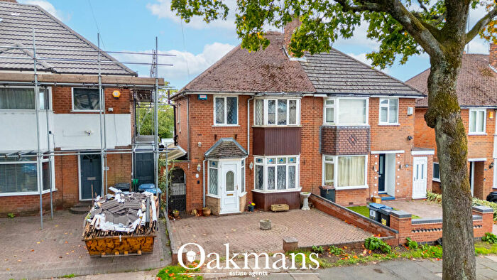3 Bedroom Semi Detached House For Sale In Quinton Lane, Birmingham, B32
