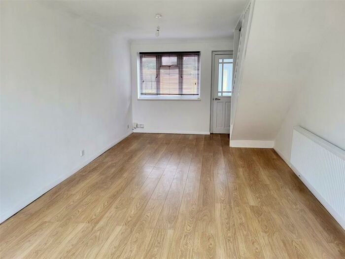 3 Bedroom House To Rent In Macklands Way, Rainham, Gillingham, ME8