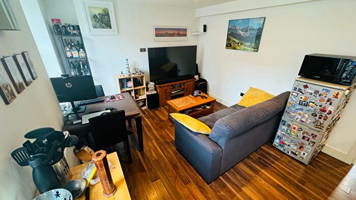 1 Bedroom Flat To Rent In Kingsland High Street, London, E8