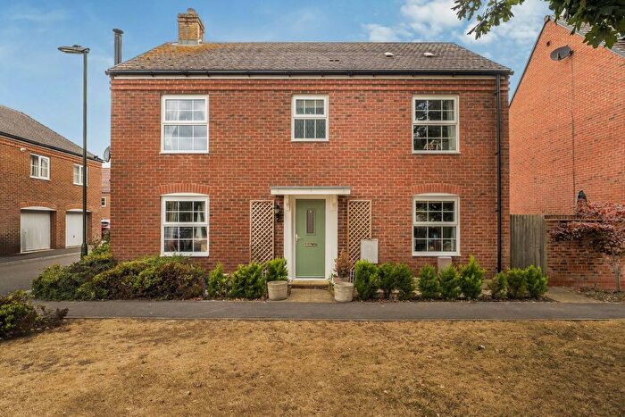 4 Bedroom Detached House For Sale In Baileys Way, Hambrook, Chichester, PO18