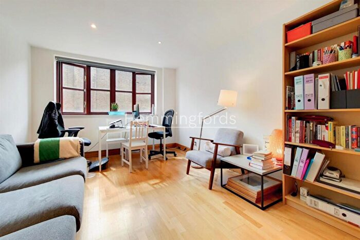 2 Bedroom Apartment To Rent In Kingsley Mews, Wapping, E1W