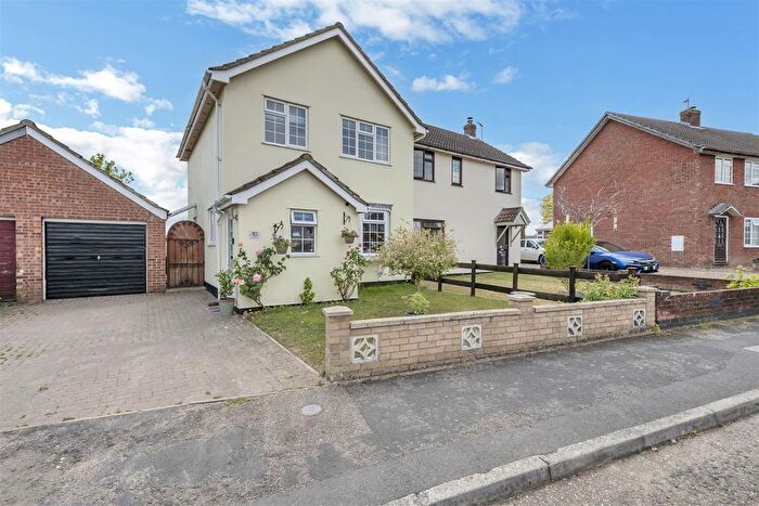 3 Bedroom Semi-Detached House For Sale In Staple Close, Walsham-Le-Willows, IP31