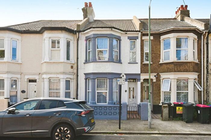 3 Bedroom Terraced House For Sale In Beresford Road, Southend-On-Sea, Essex, SS1