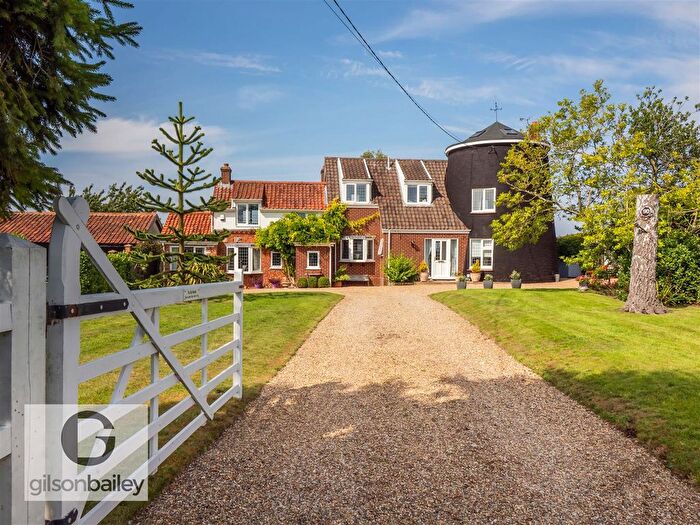 4 Bedroom Detached House For Sale In Hackford Road, Wicklewood, NR18