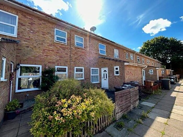 3 Bedroom Terraced House For Sale In Launcelot Close, Andover, SP10