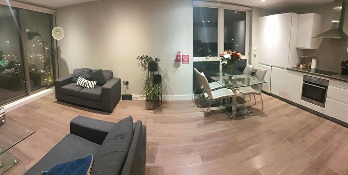 2 Bedroom Flat To Rent In Dowsett Road, London, N17