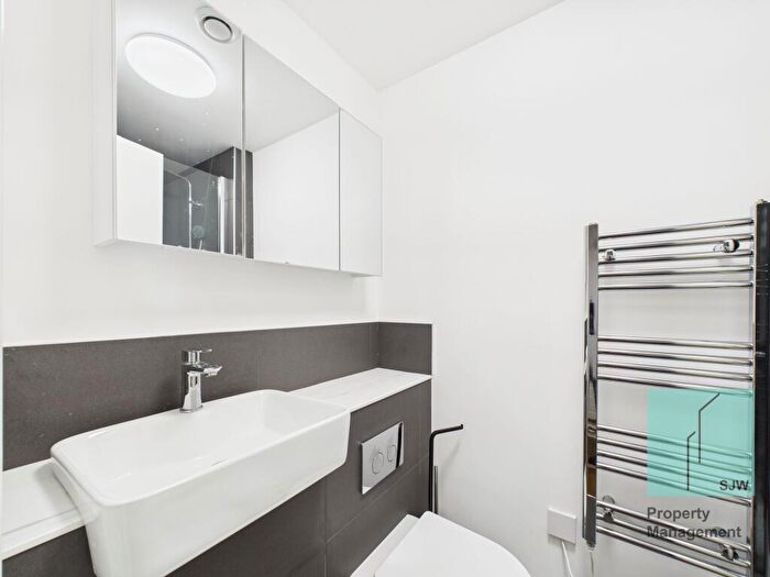 2 Bedroom Apartment To Rent In Westferry Road, Franklin Building, E14