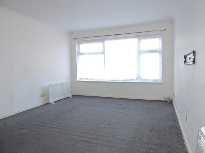 2 Bedroom Flat For Sale In Putney Road, Enfield, Middlesex, EN3