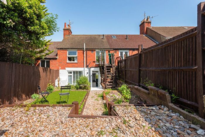 1 Bedroom Flat To Rent In Coombe Road, Brighton, BN2