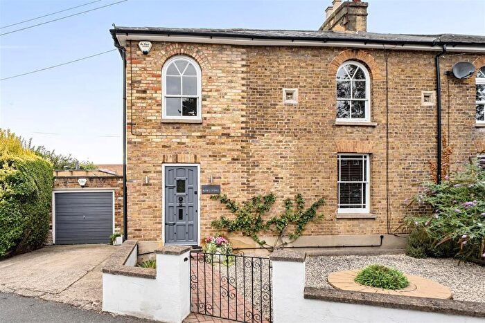 3 Bedroom Semi-Detached House For Sale In Oldfield Road, Maidenhead, SL6