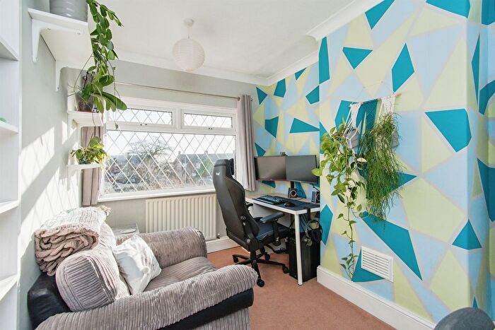 2 Bedroom Semi-Detached House For Sale In Broomhill Square, Knottingley, WF11