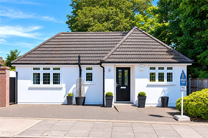 2 Bedroom Detached Bungalow For Sale In Hill Crescent, Hornchurch, Essex, RM11