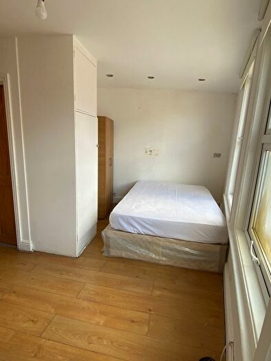 Studio To Rent In Willesden High Road, London, NW10