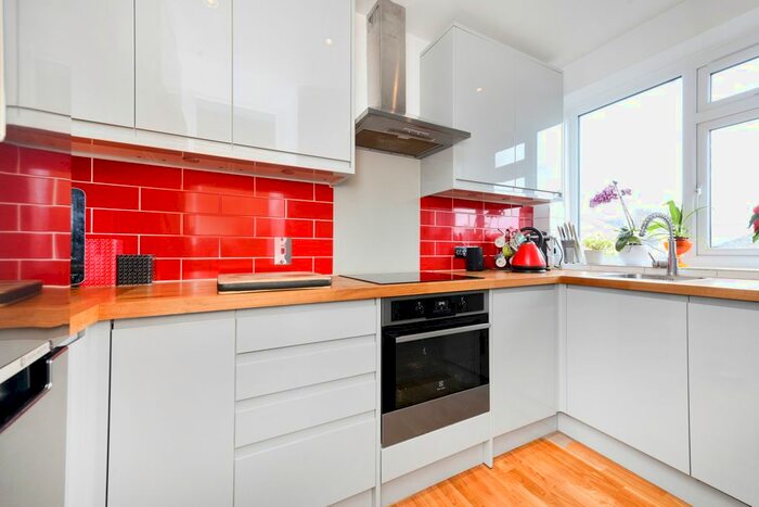 2 Bedroom Flat To Rent In Elizabeth Gardens, London, W3