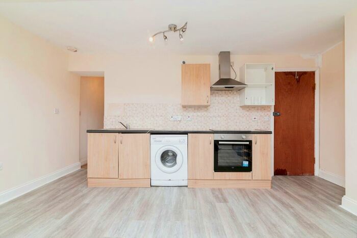 2 Bedroom Flat To Rent In High Road, Tottenham, London, N17
