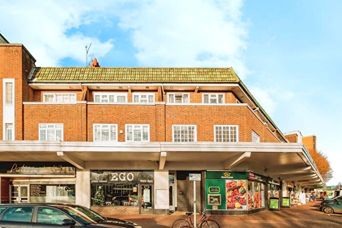 1 Bedroom Flat For Sale In Strand Parade, Goring-By-Sea, Worthing, BN12