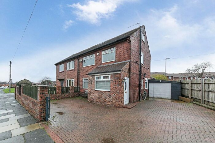 3 Bedroom Semi-Detached House For Sale In Elizabeth Drive, Palmersville, NE12