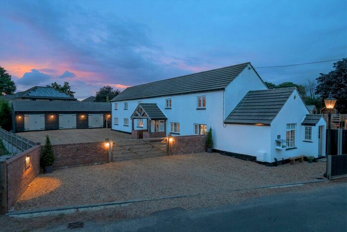 4 Bedroom Farmhouse For Sale In The Street, Hevingham, Norwich, NR10