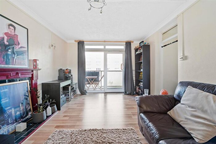2 Bedroom Flat To Rent In Amhurst Park, London, N16