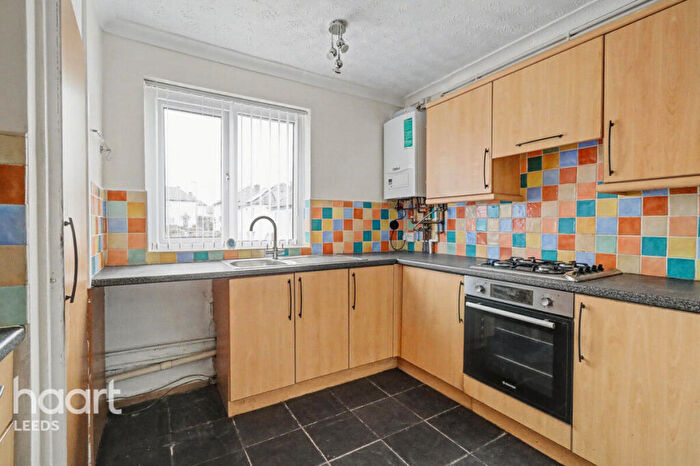 2 Bedroom Apartment For Sale In Eastwood Nook, Leeds, LS14