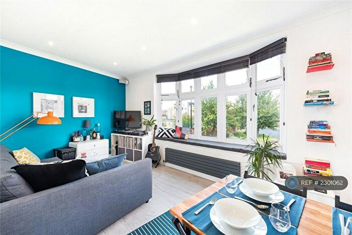 Studio To Rent In Mantle Court, London, SE4