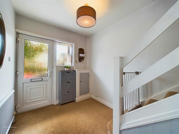 3 Bedroom Semi-Detached House For Sale In Warren Avenue, Sherwood, Nottingham, NG5