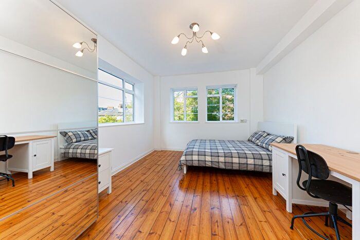 2 Bedroom Flat For Sale In Edith Villas, London, W14