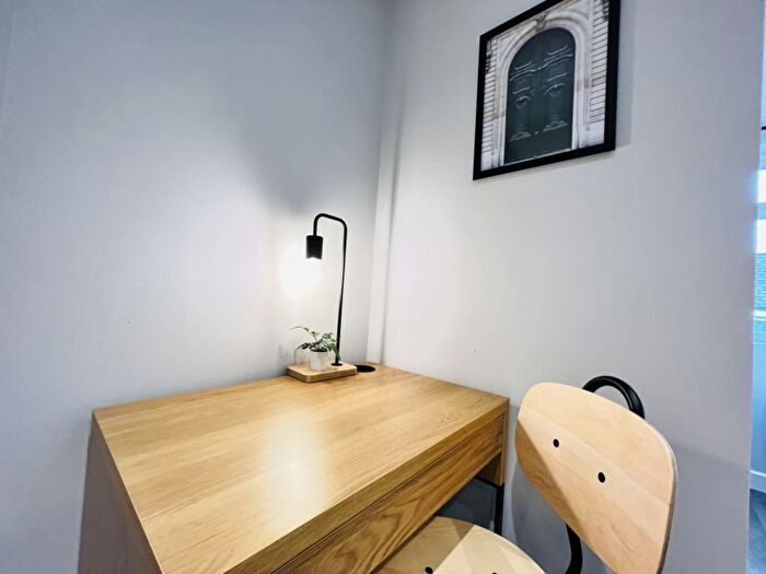 1 Bedroom Studio To Rent In Musjid Road, London, SW11