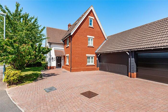 5 Bedroom Link Detached House For Sale In Eastfield Road, Laindon, Basildon, Essex, SS15