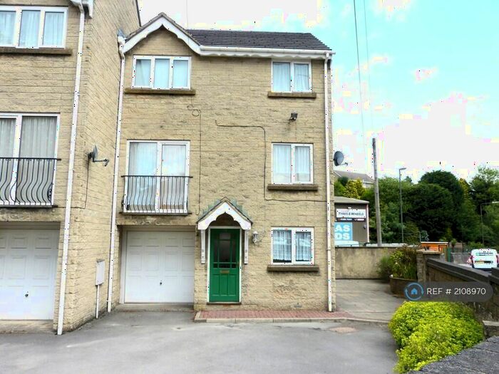 3 Bedroom Semi-Detached House To Rent In Darwin Avenue, Buxton, SK17