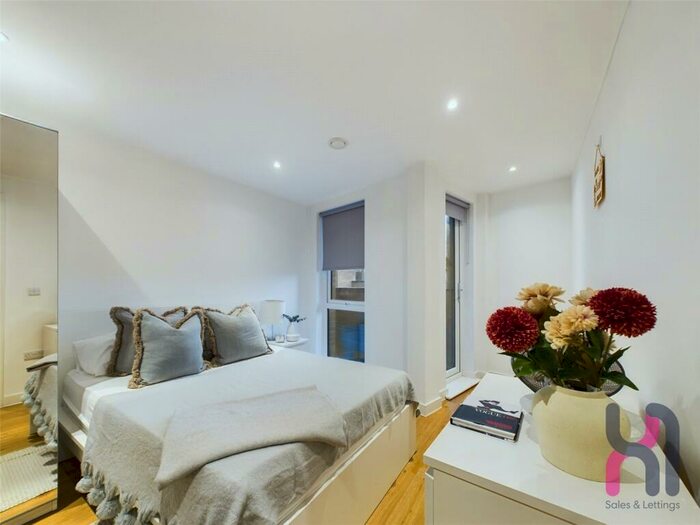 3 Bedroom Flat To Rent In The Plaza, Advent Way, Ancoats, Manchester, M4