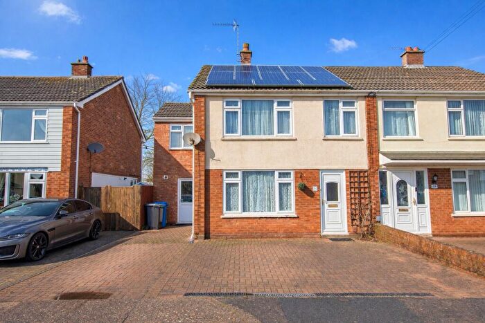 4 Bedroom Semi-Detached House For Sale In Lonsdale Close, Ipswich, IP4