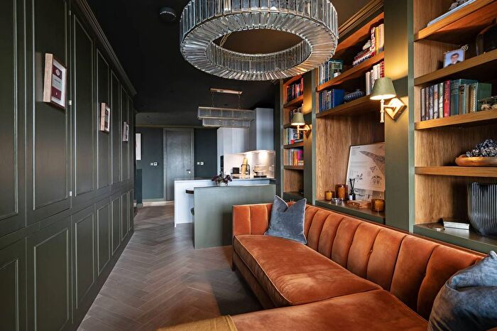 3 Bedroom Flat For Sale In Maple Path, Hackney, London, E5