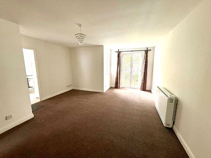 2 Bedroom Flat To Rent In Clarence Close, Barnet, EN4
