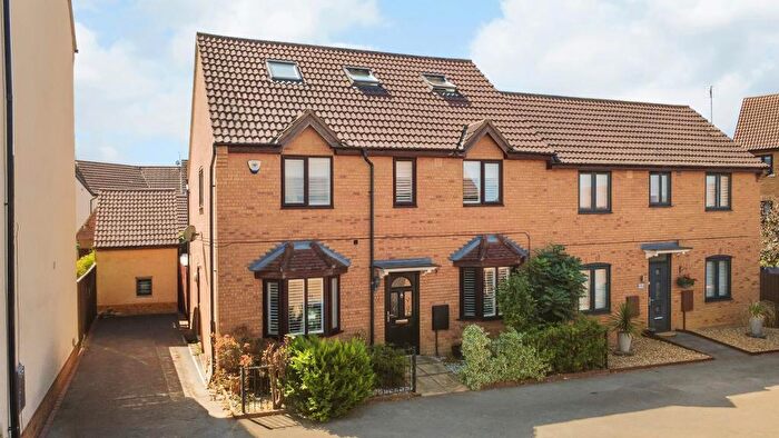 4 Bedroom Semi-Detached House For Sale In Abbotsbury, Westcroft, Milton Keynes, Buckinghamshire, MK4