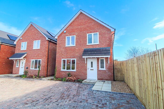 3 Bedroom Detached House For Sale In Kinson Road, Bournemouth, BH10