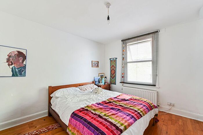 4 Bedroom Maisonette For Sale In Denmark Road, Camberwell, London, SE5