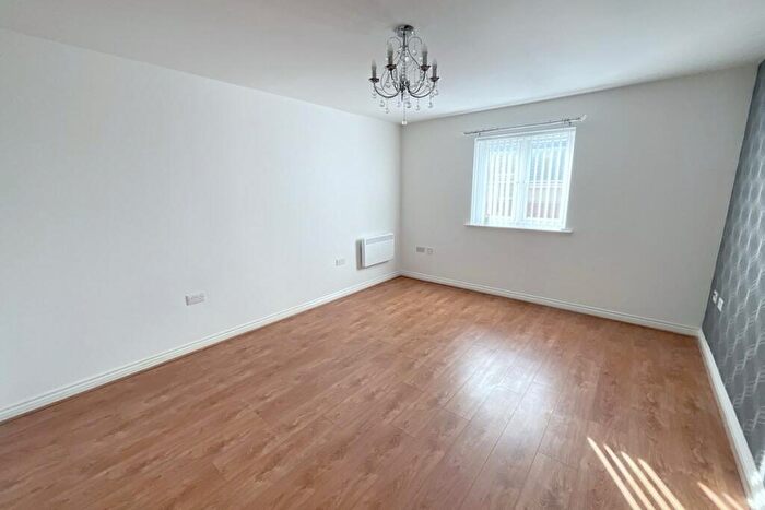 2 Bedroom Flat For Sale In Doveholes Drive, Sheffield, S13