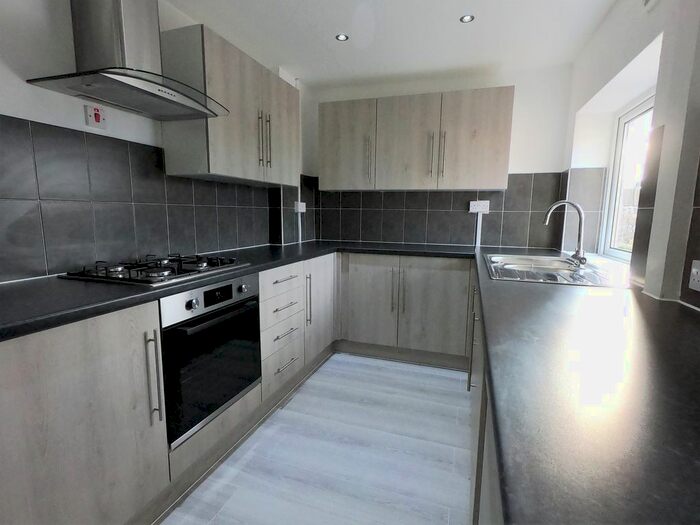 2 Bedroom Flat To Rent In Dickens Road, Crawley RH10