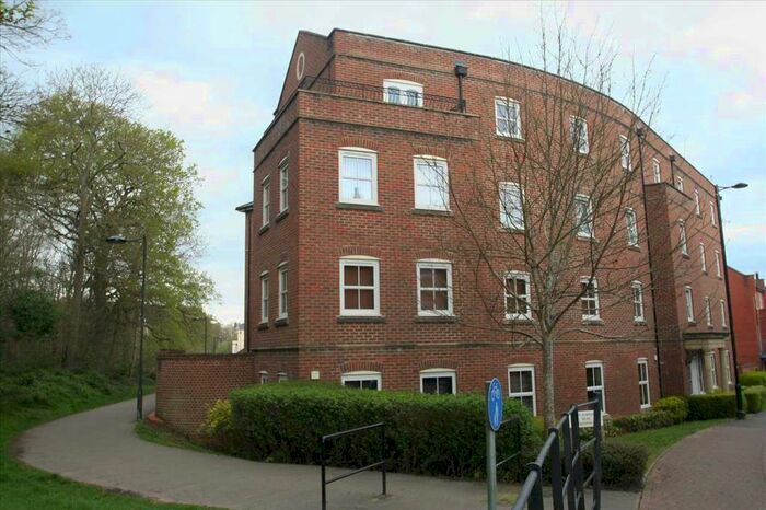 2 Bedroom Flat To Rent In Sherfield Park, Hook, Hants, RG27