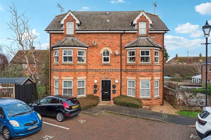 1 Bedroom Apartment For Sale In Gilbert Mews, Leighton Buzzard, Bedfordshire, LU7