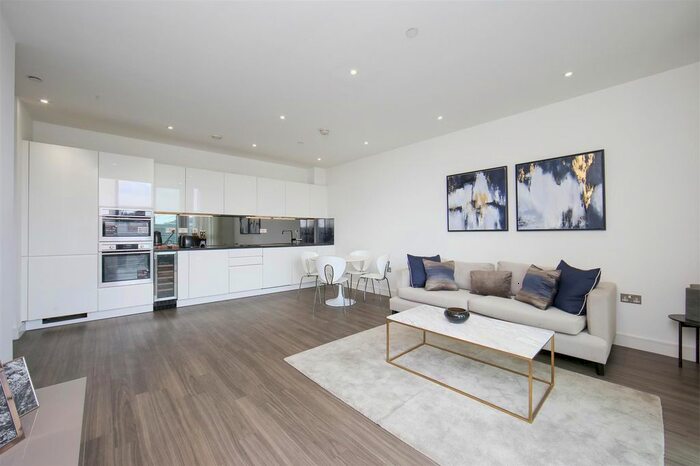2 Bedroom Flat To Rent In Hebden Place, London, SW8